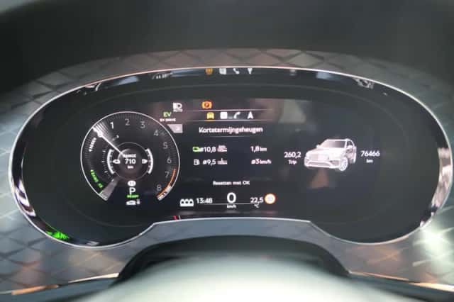 Bentley Bentayga (2022) thumbnail 5