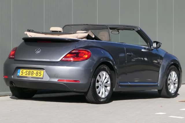 Volkswagen Beetle (2013) thumbnail 2