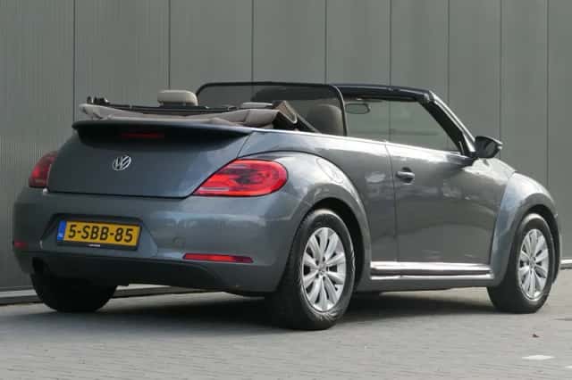 Volkswagen Beetle (2013) thumbnail 2