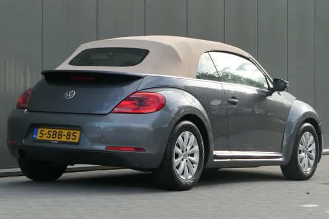 Volkswagen Beetle (2013) thumbnail 4