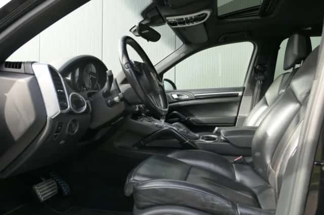 Porsche Cayenne (2012) thumbnail 3