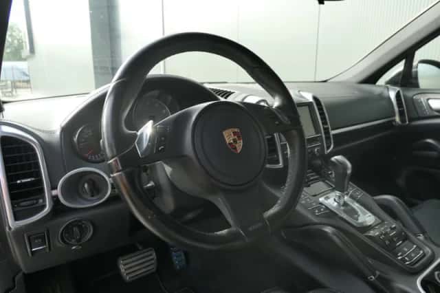 Porsche Cayenne (2012) thumbnail 4