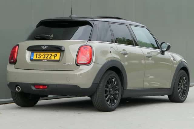 MINI Cooper (2018) thumbnail 2