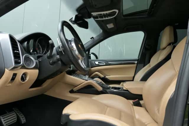Porsche Cayenne (2014) thumbnail 3