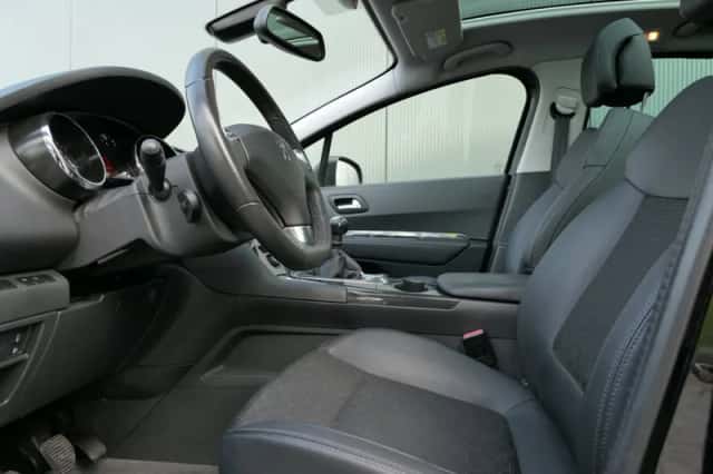 Peugeot 3008 (2016) thumbnail 3