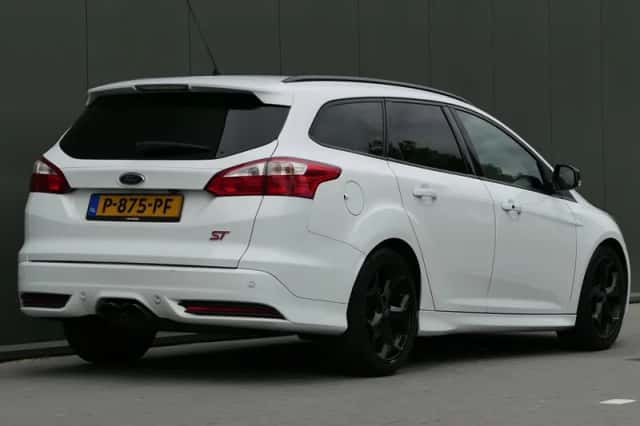 Ford Focus (2012) thumbnail 2