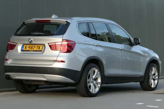 BMW X3 (2011) thumbnail 2