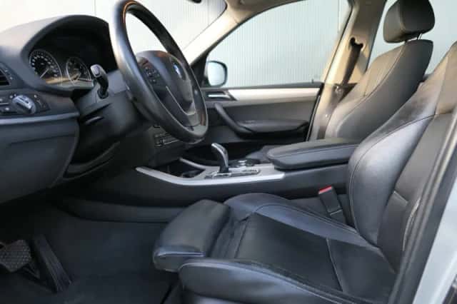 BMW X3 (2011) thumbnail 3