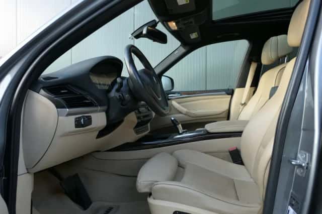 BMW X5 (2010) thumbnail 3