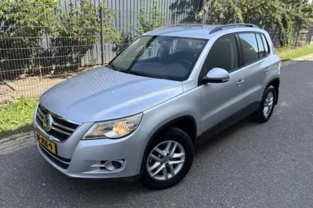 Volkswagen Tiguan (2009) thumbnail 2