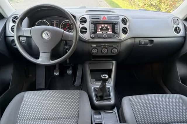 Volkswagen Tiguan (2009) thumbnail 3