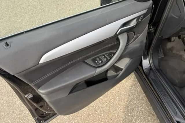 BMW X1 (2017) thumbnail 6