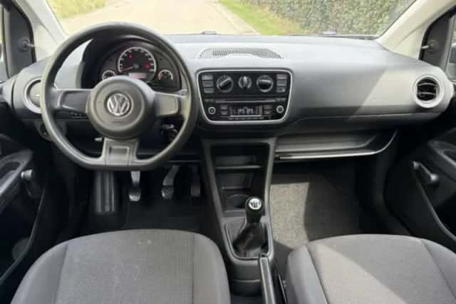Volkswagen Up! (2013) thumbnail 3