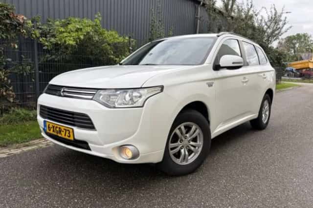 Mitsubishi Outlander (2014) thumbnail 1