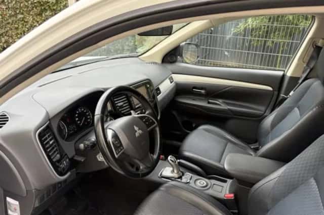 Mitsubishi Outlander (2014) thumbnail 5