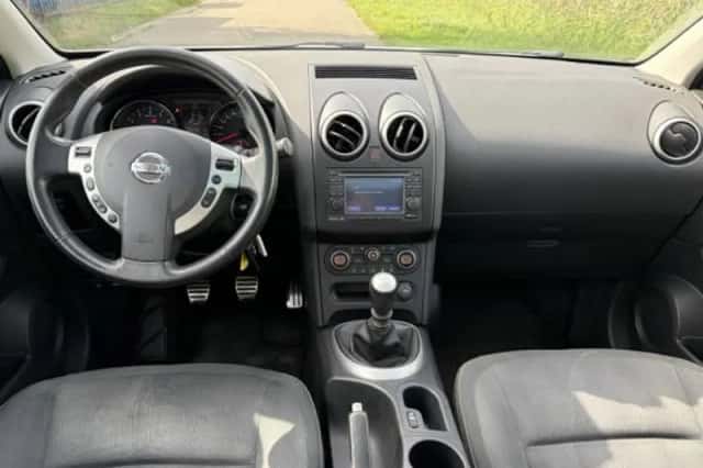 Nissan Qashqai (2011) thumbnail 3