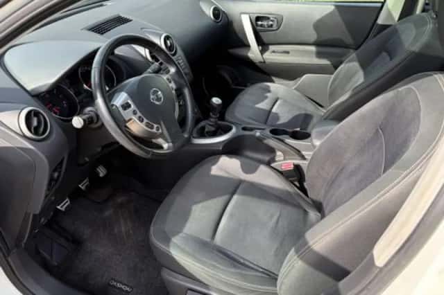 Nissan Qashqai (2011) thumbnail 5