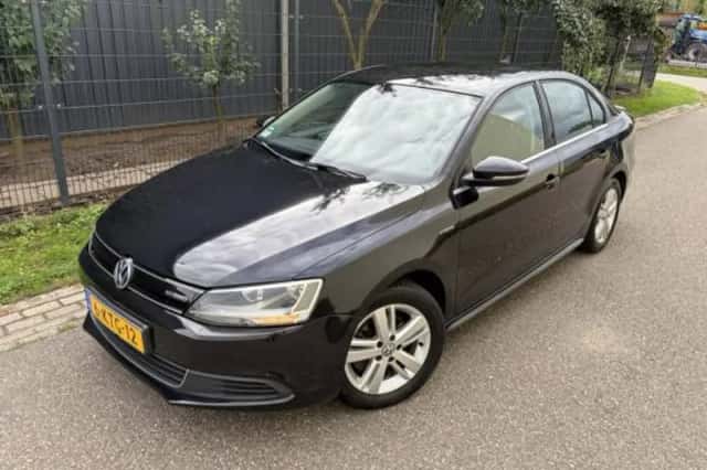 Volkswagen Jetta (2013) thumbnail 2