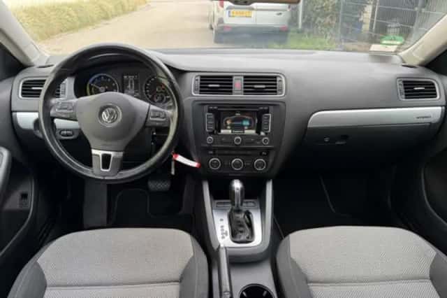 Volkswagen Jetta (2013) thumbnail 3