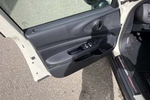 MINI Clubman (2016) thumbnail 6