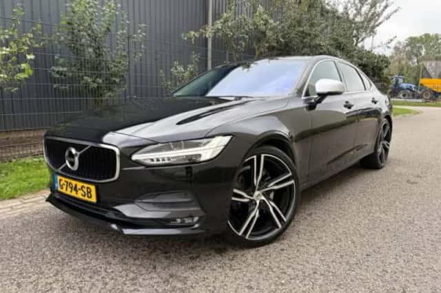 Volvo S90 (2018) thumbnail 1