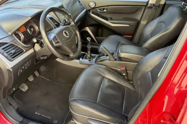 SsangYong Korando (2016) thumbnail 3