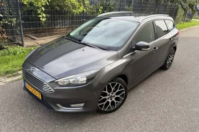 Ford Focus (2015) thumbnail 2
