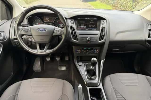 Ford Focus (2015) thumbnail 3