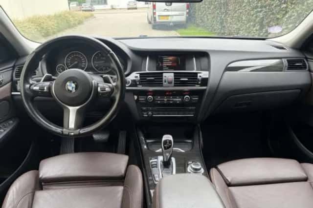 BMW X4 (2017) thumbnail 3