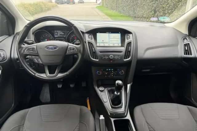 Ford Focus (2018) thumbnail 3