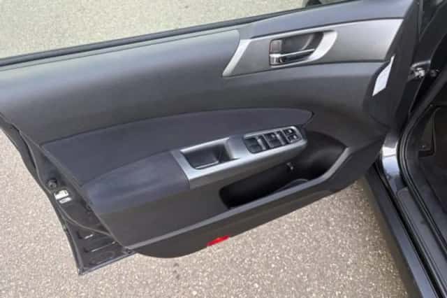 Subaru Forester (2013) thumbnail 6