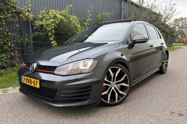 Volkswagen Golf (2014) thumbnail 1