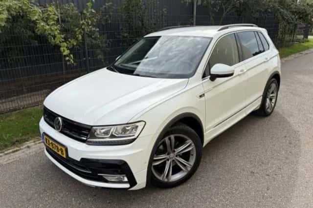 Volkswagen Tiguan (2016) thumbnail 2