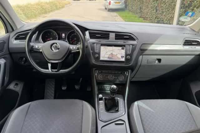Volkswagen Tiguan (2016) thumbnail 3