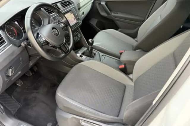 Volkswagen Tiguan (2016) thumbnail 5