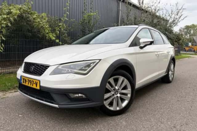 SEAT Leon (2016) thumbnail 1