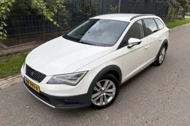 SEAT Leon (2016) thumbnail 2