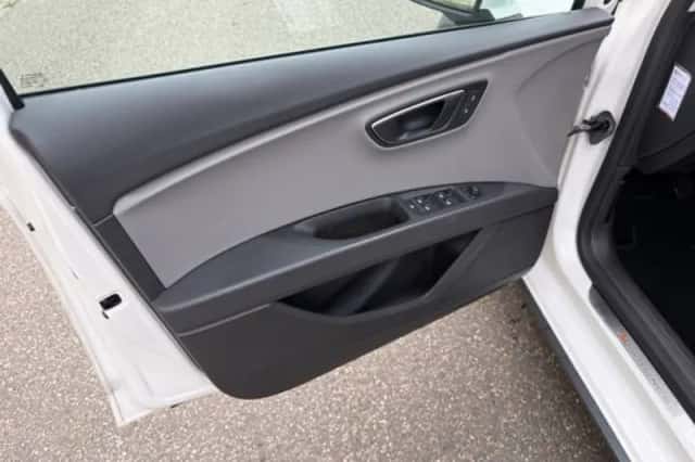 SEAT Leon (2016) thumbnail 6