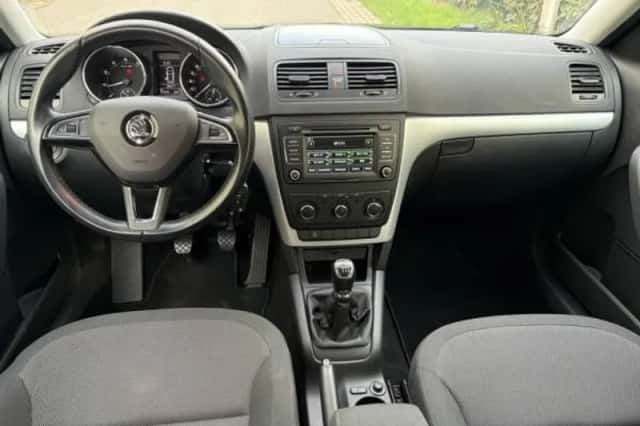 Škoda Yeti (2014) thumbnail 3
