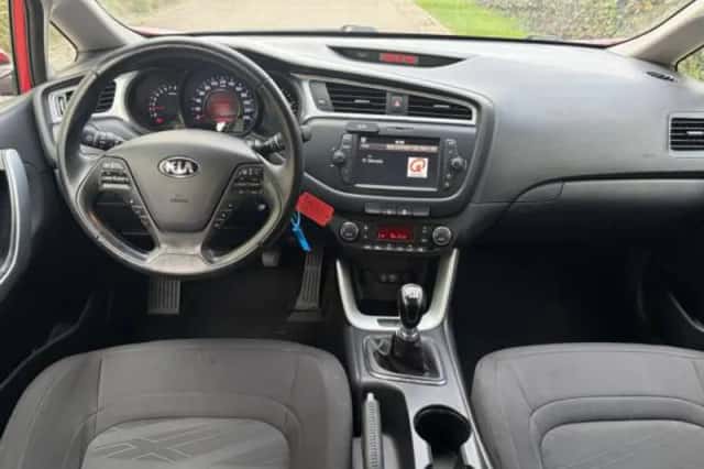 Kia Ceed (2018) thumbnail 3
