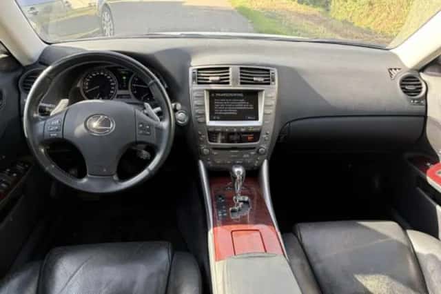 Lexus IS (2006) thumbnail 3