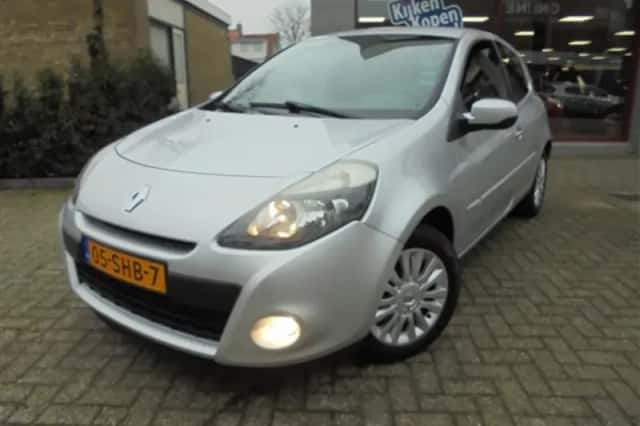 Renault Clio (2011) thumbnail 2
