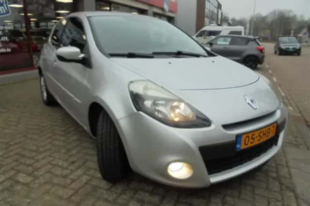 Renault Clio (2011) thumbnail 3