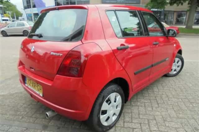 Suzuki Swift (2007) thumbnail 4