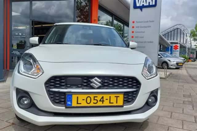 Suzuki Swift (2021) thumbnail 3