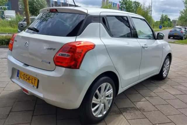 Suzuki Swift (2021) thumbnail 6