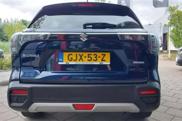 Suzuki S-Cross (2024) thumbnail 6