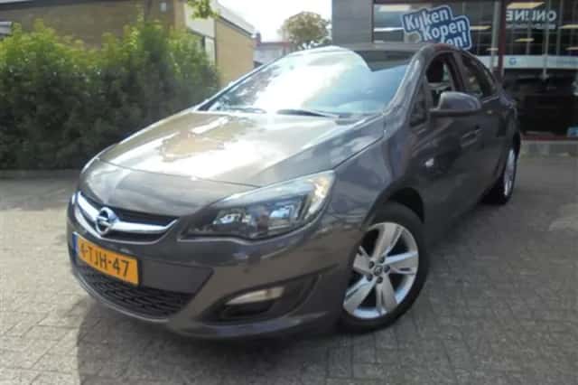 Opel Astra (2014) thumbnail 2