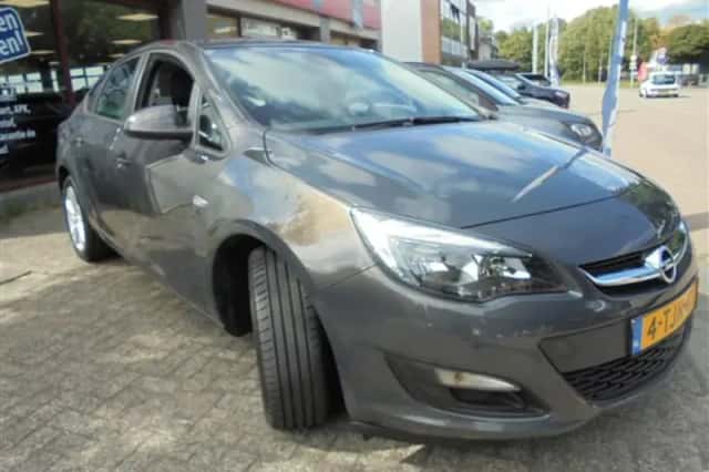 Opel Astra (2014) thumbnail 3