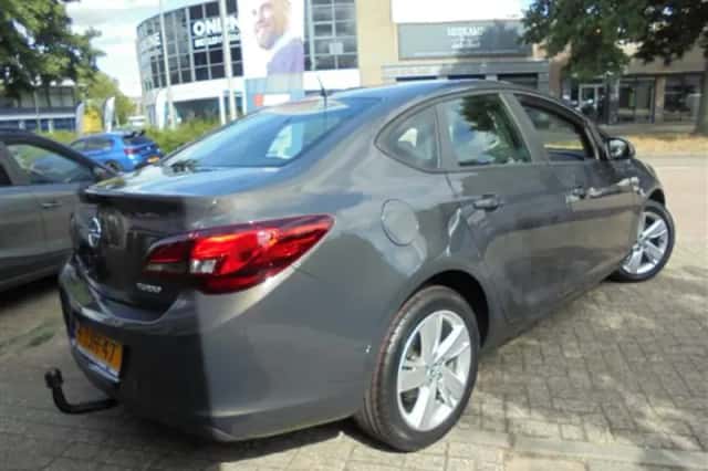 Opel Astra (2014) thumbnail 4